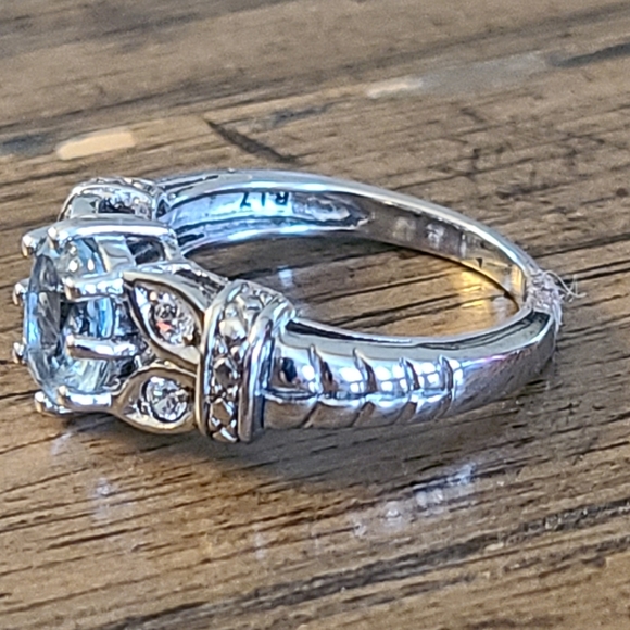 Sterling and blue topaz ring - Picture 4 of 4